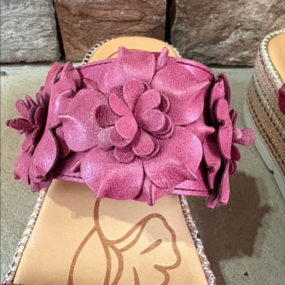 Born size 9 raspberry platform wedge leather sandals with floral design - Picture 13 of 13